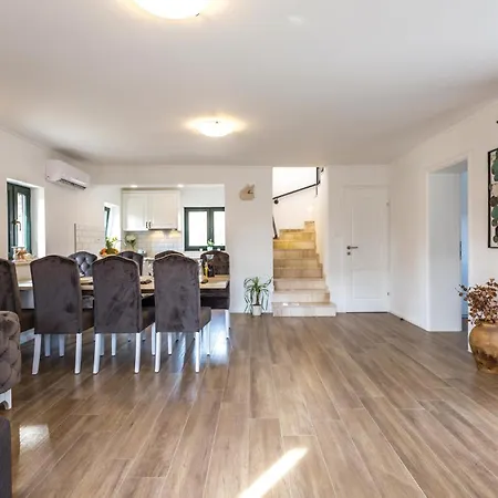 Amazing In With Kitchen