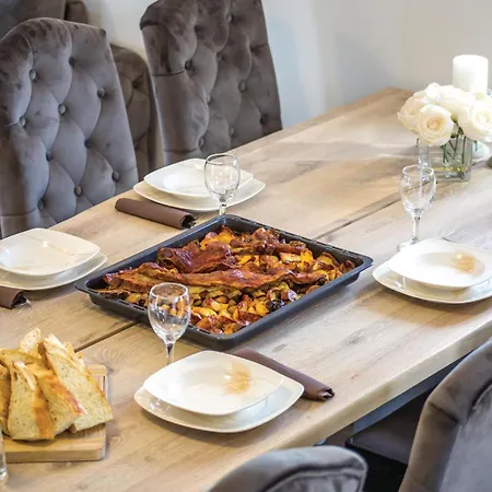 Amazing In With Kitchen Holiday home