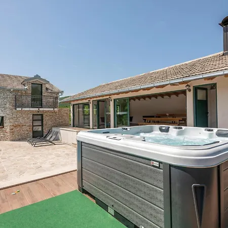 Holiday home Amazing In With Kitchen